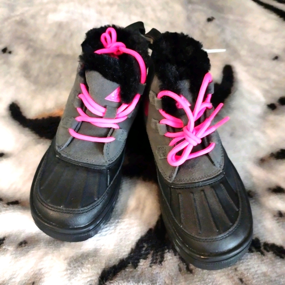 ✨NEW✨Nike ACG Boots